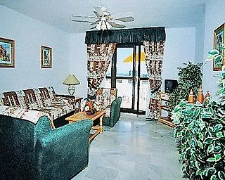 בנאלמדנה Pueblo Evita Hill